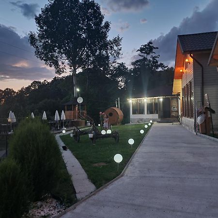 La Maria Si Ioana Apartamento Curtea de Argeş Exterior foto