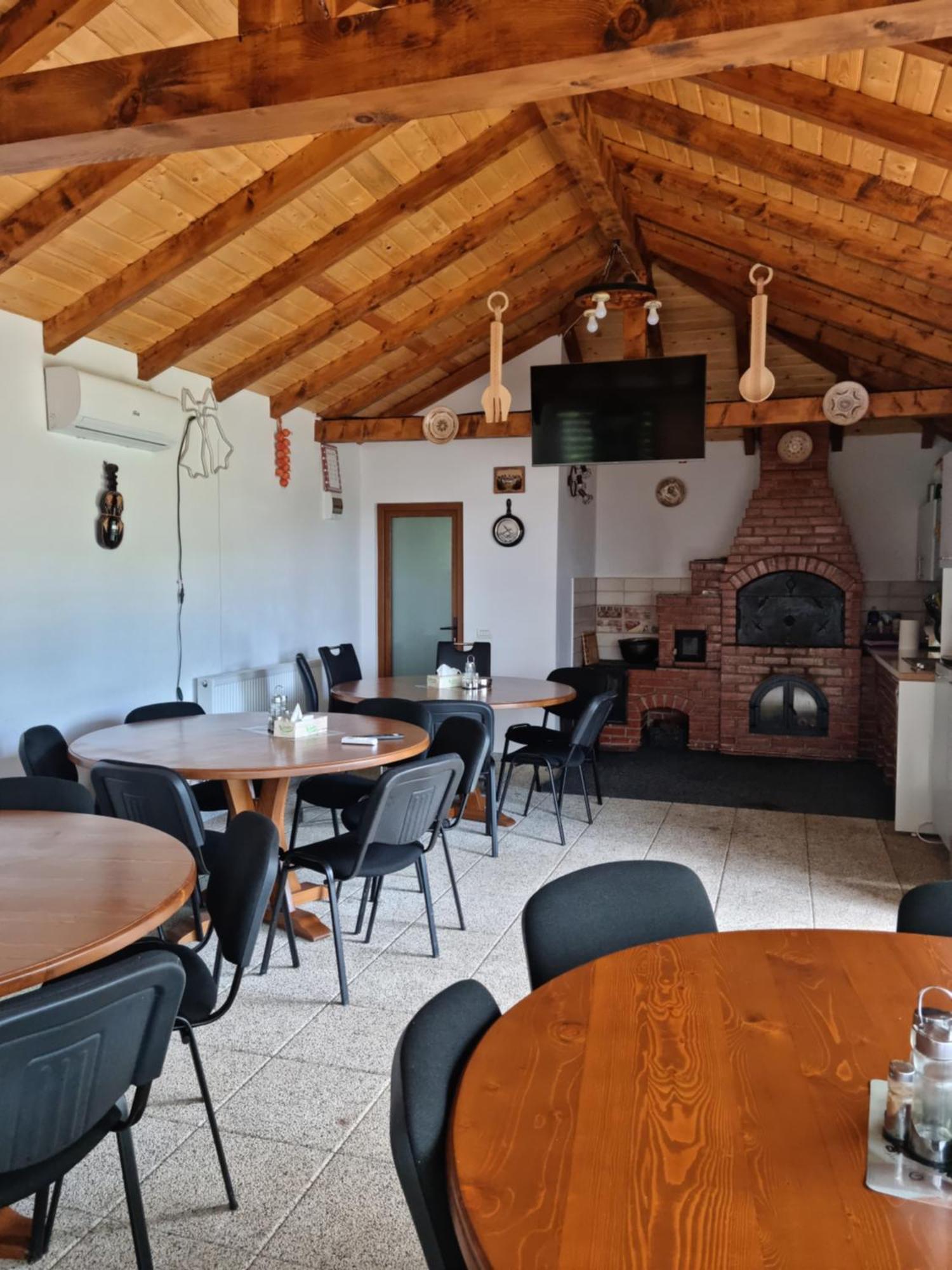 La Maria Si Ioana Apartamento Curtea de Argeş Exterior foto