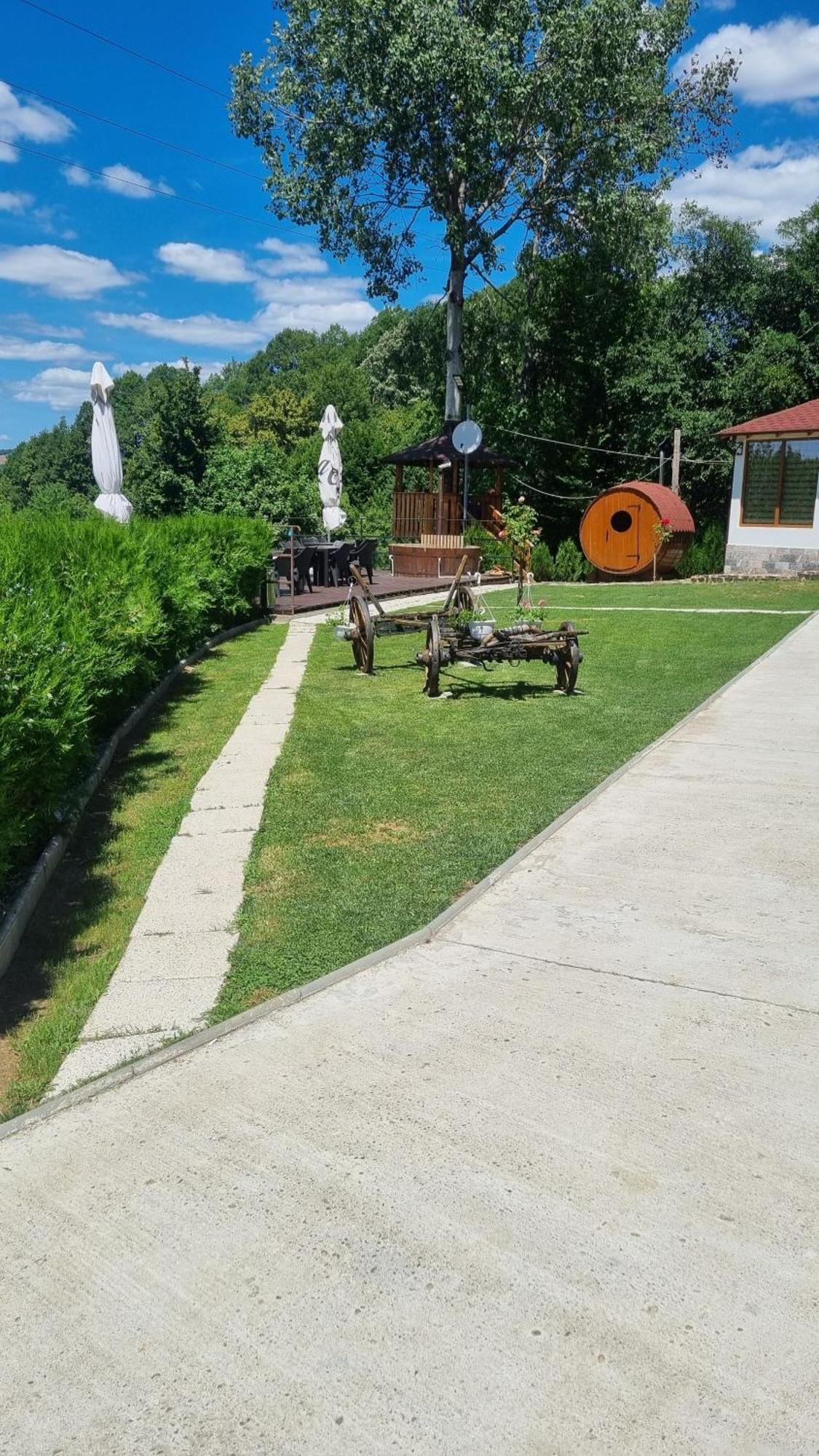 La Maria Si Ioana Apartamento Curtea de Argeş Exterior foto