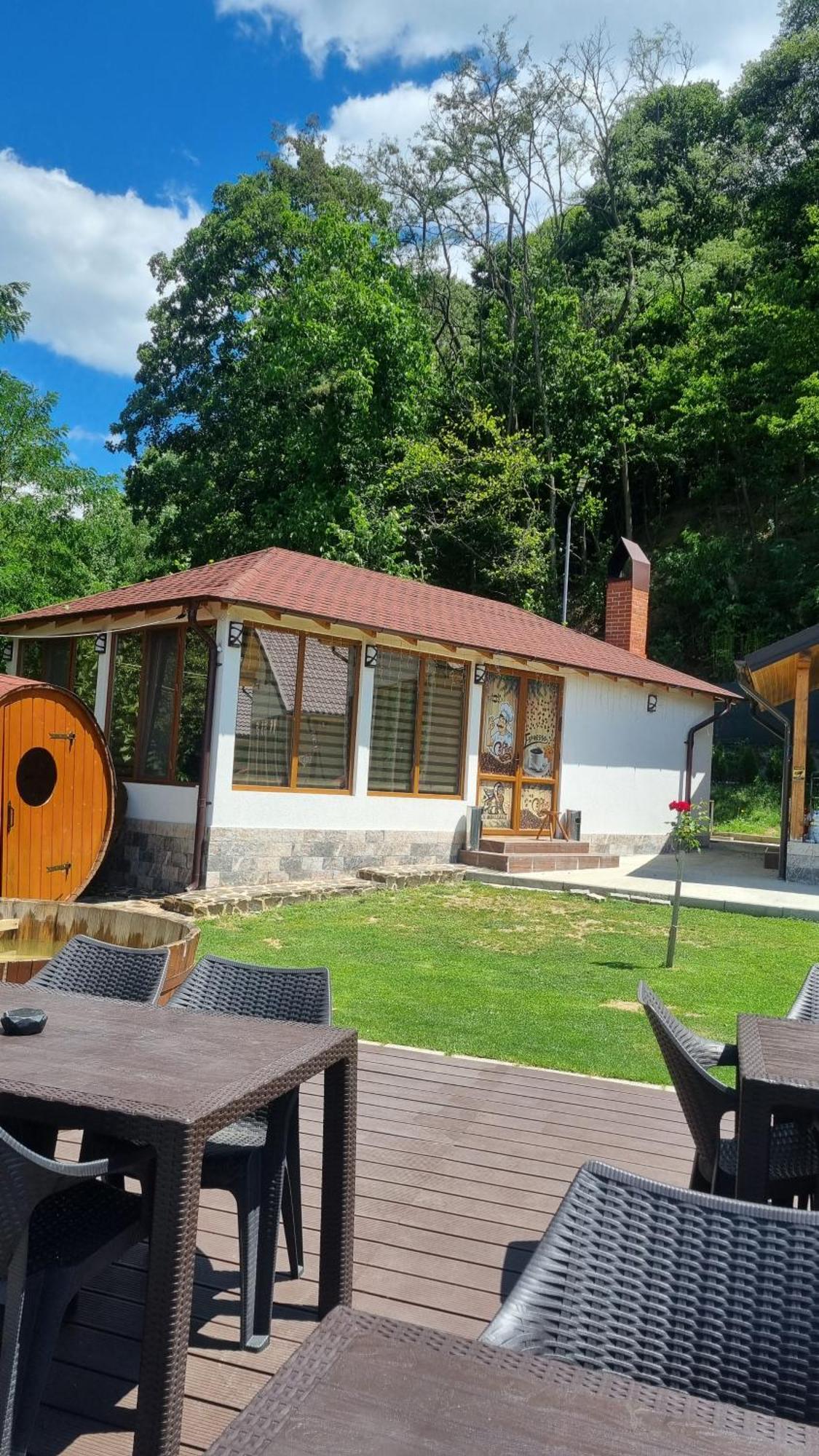 La Maria Si Ioana Apartamento Curtea de Argeş Exterior foto