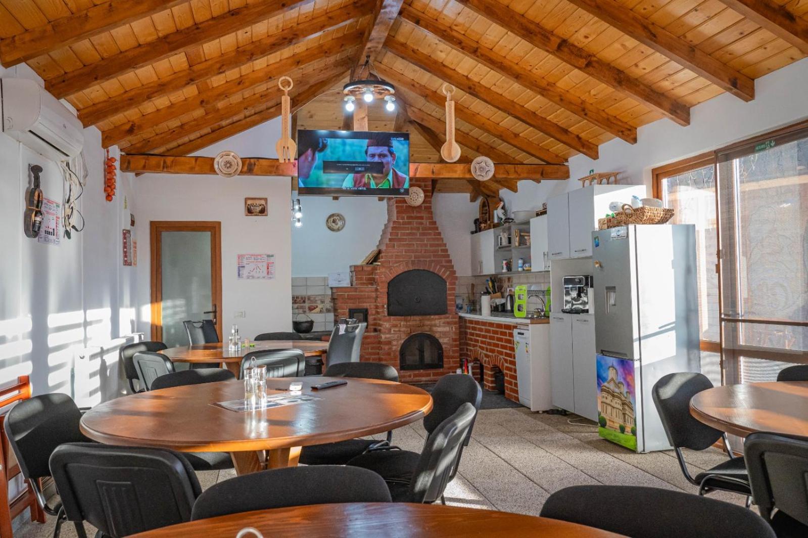 La Maria Si Ioana Apartamento Curtea de Argeş Exterior foto